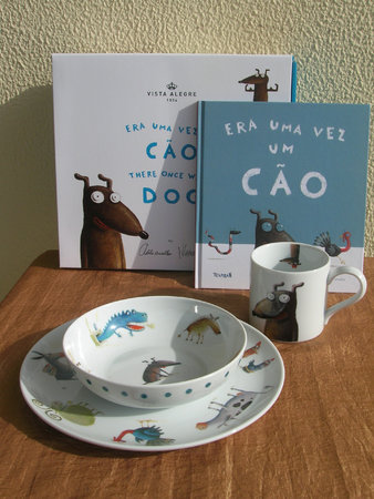 Serviço de criança em porcelana "Era Uma Vez Um Cão", Adélia Carvalho/ João Vaz de Carvalho, Vista Alegre, 2015\\n\\n08/04/2019 12:17